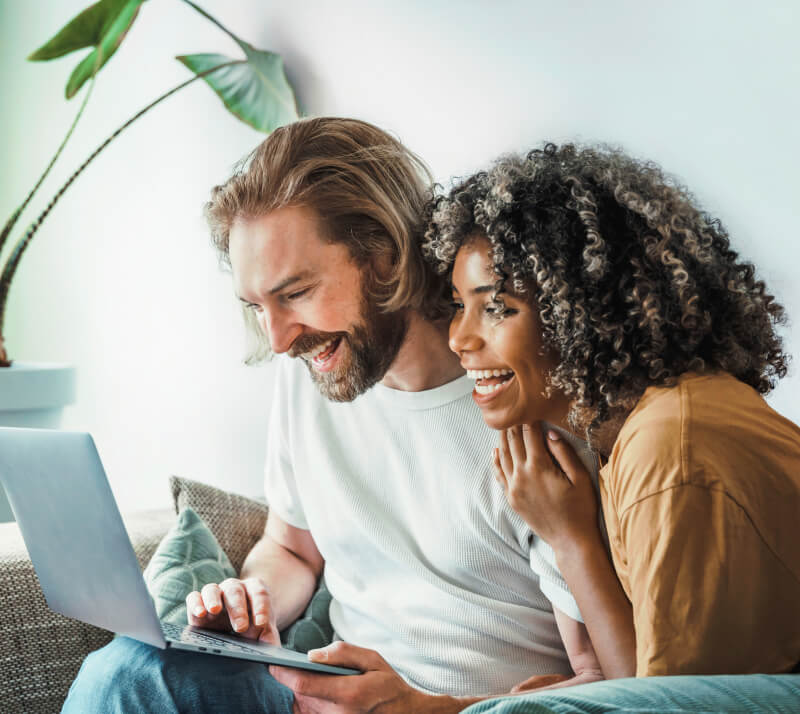 happy-family-using-laptop